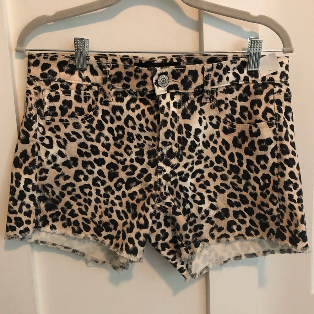 EXPRESS ~ Women's Cheetah Shorts